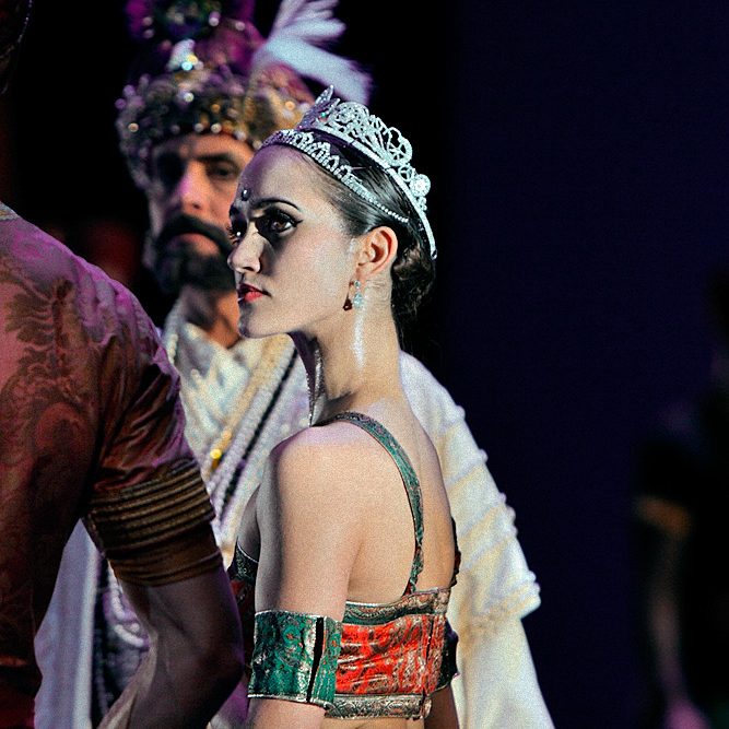 Sahrah Mestrovic in einer Vorstellung von La Bayadère fotografiert von Enrico Nawrath